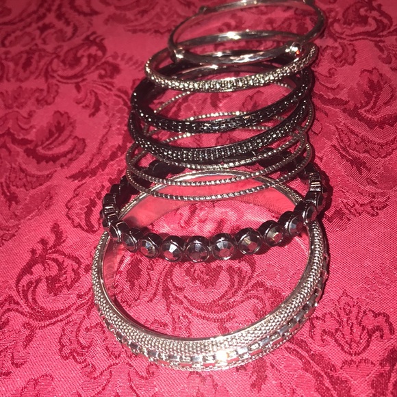 None Jewelry - Fabulous two-toned bracelet set
